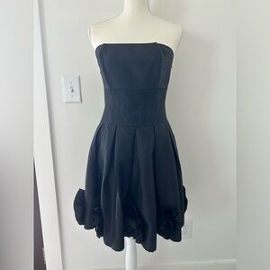 ROMEO & JULIET COUTURE MEDIUM BLACK FLOWER STRAPLESS DRESS